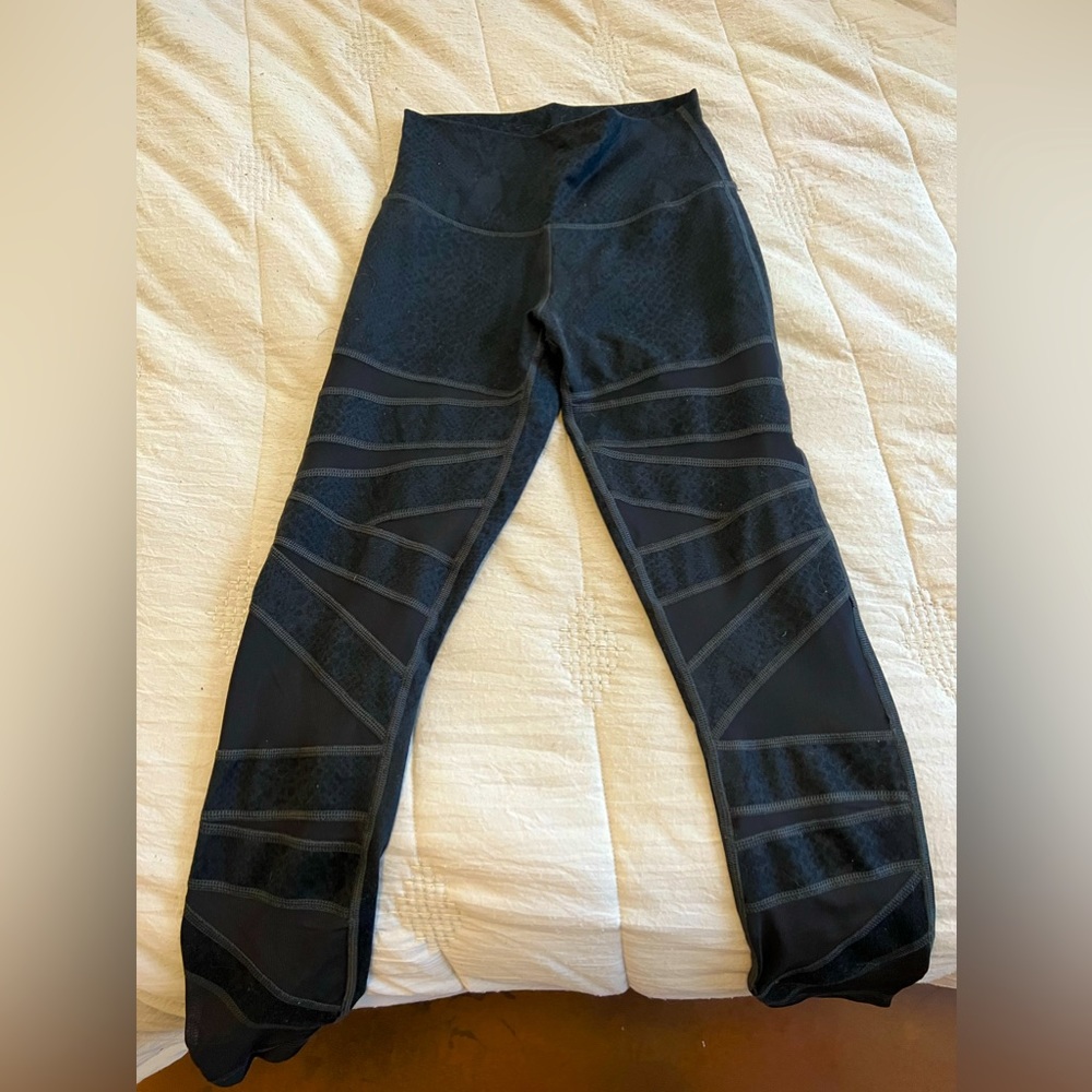 Lululemon mesh cut out leggings size 6
